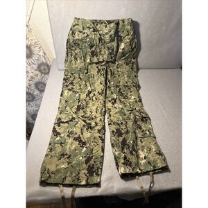 US Navy NWU Type III Digital Camo Cargo Pants Mens Medium Short AOR2